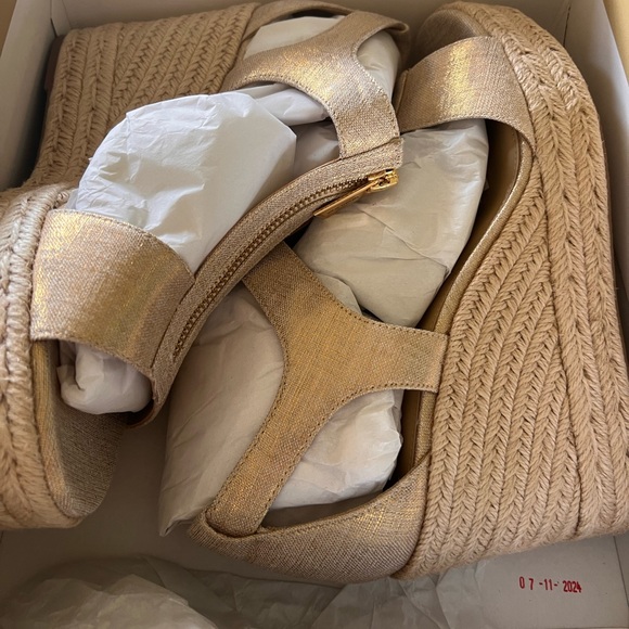 Michael Kors metallic linen, Berkeley, Mid Wedge Sandals size 10 - Picture 6 of 7